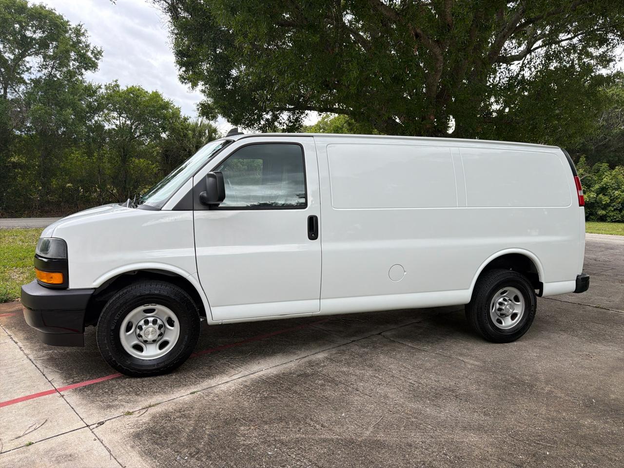 Used 2020 Chevrolet Express 2500 - photo 5