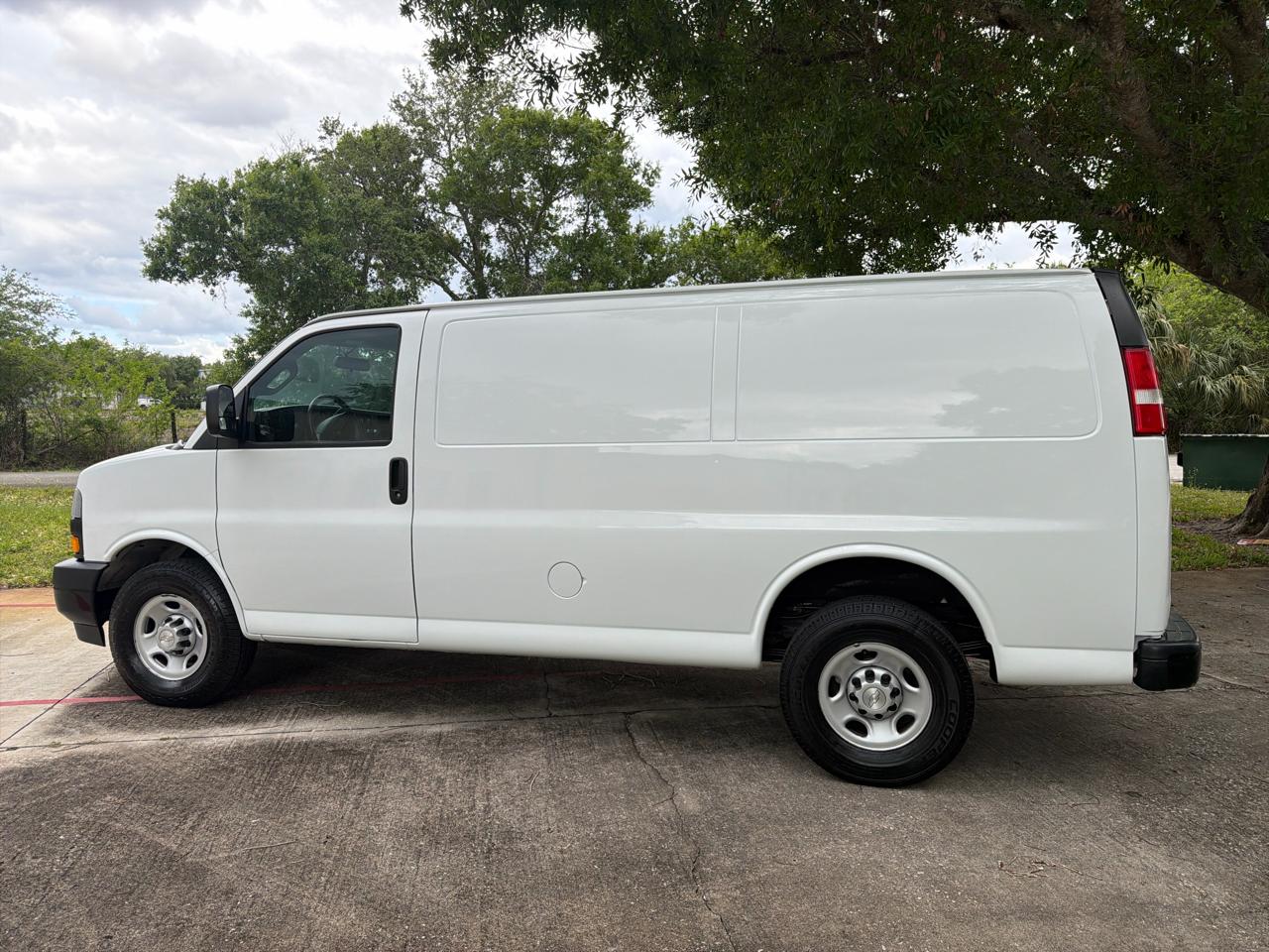Used 2020 Chevrolet Express 2500 - photo 7