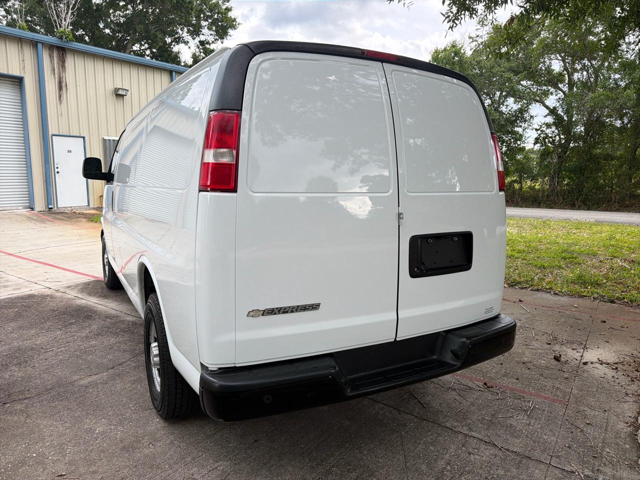 Used 2020 Chevrolet Express 2500 - photo 9