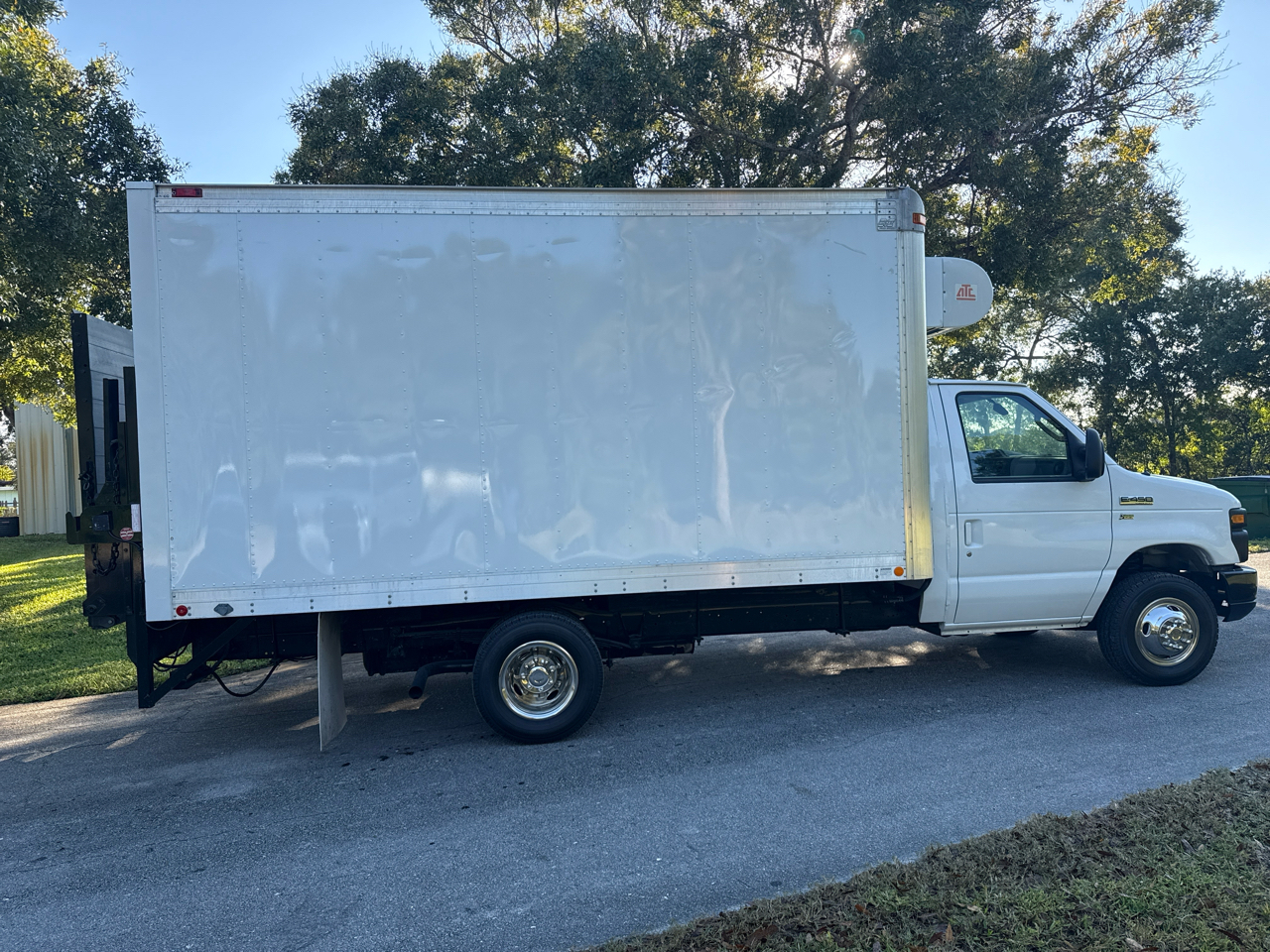 Used 2013 Ford E-450 - photo 10