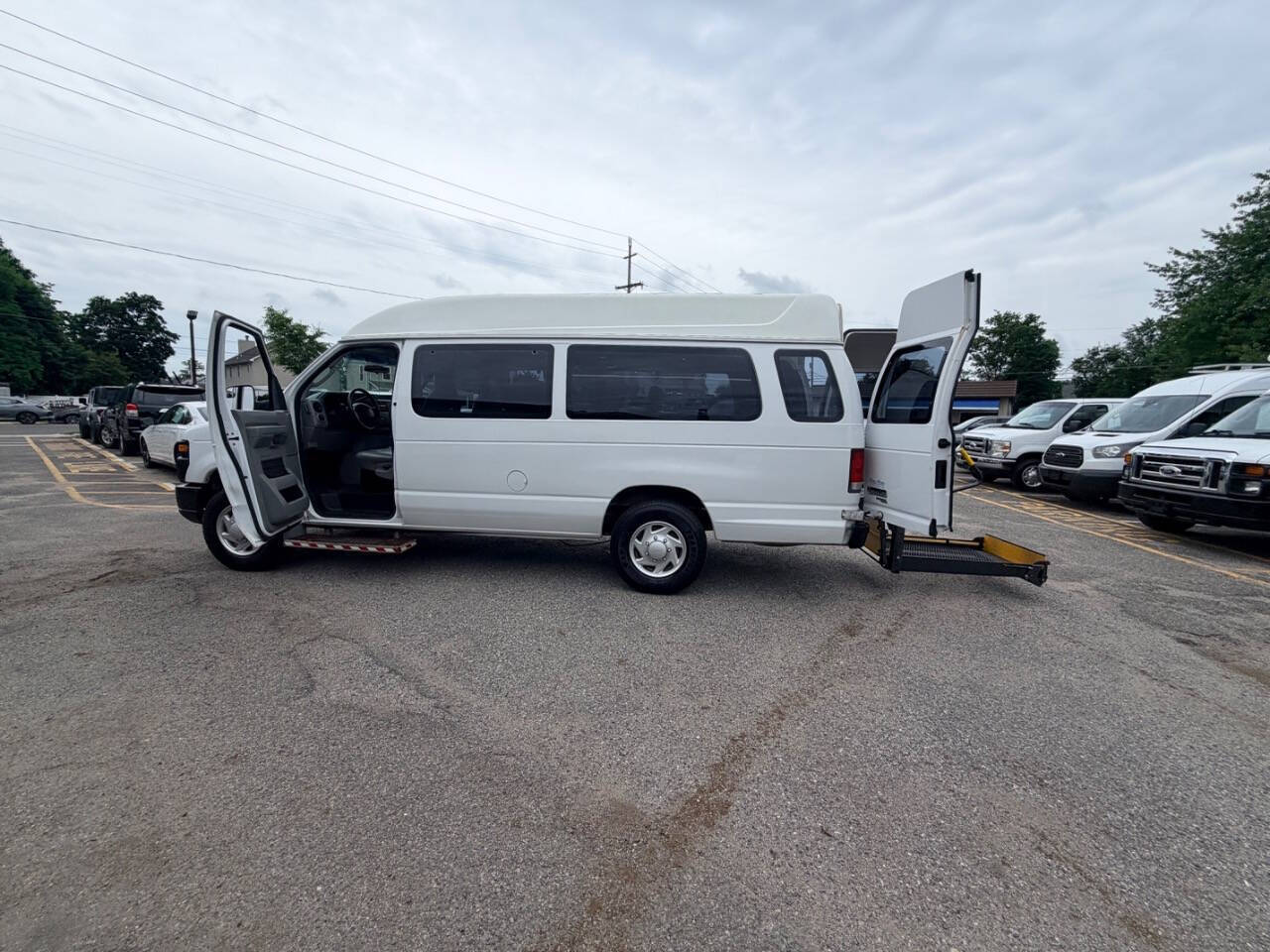 Used 2014 Ford E-350 - photo 24