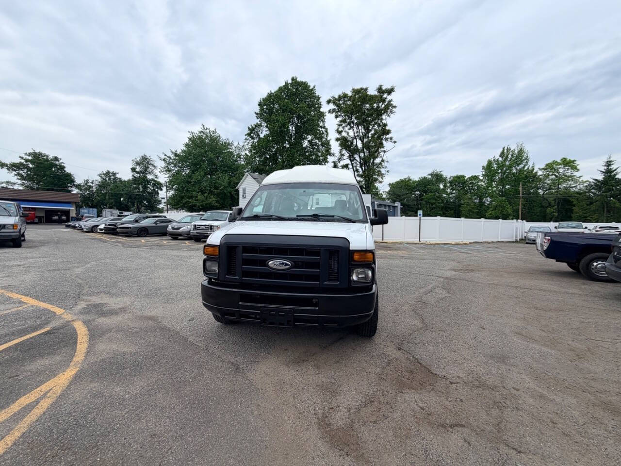 Used 2014 Ford E-350 - photo 31