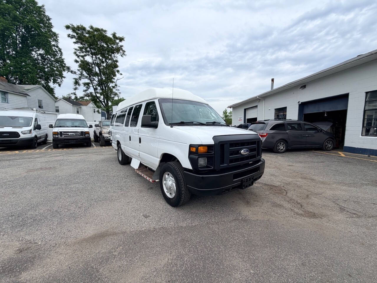 Used 2014 Ford E-350 - photo 35
