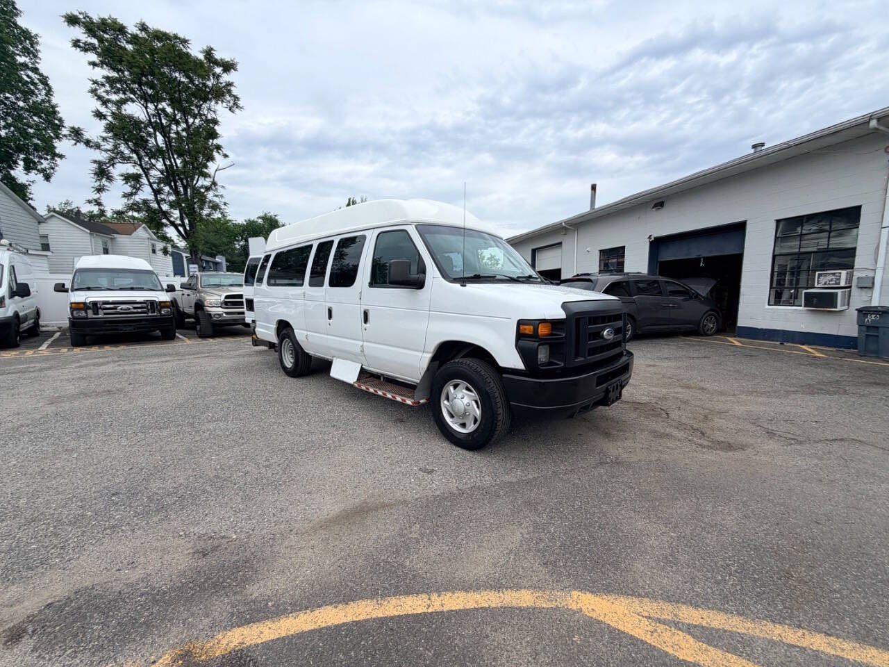 Used 2014 Ford E-350 - photo 36
