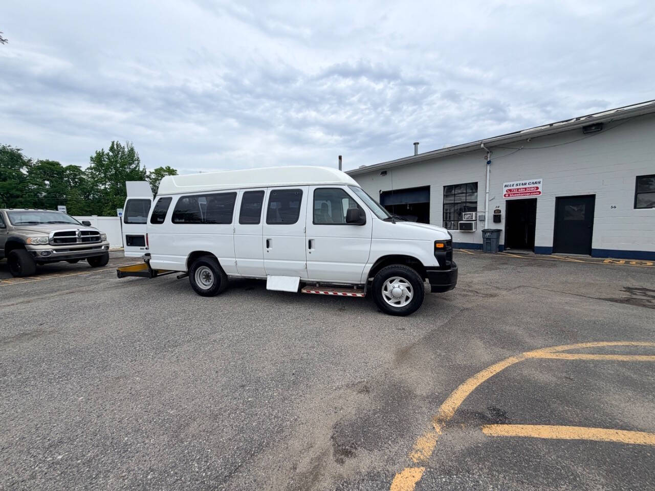 Used 2014 Ford E-350 - photo 38