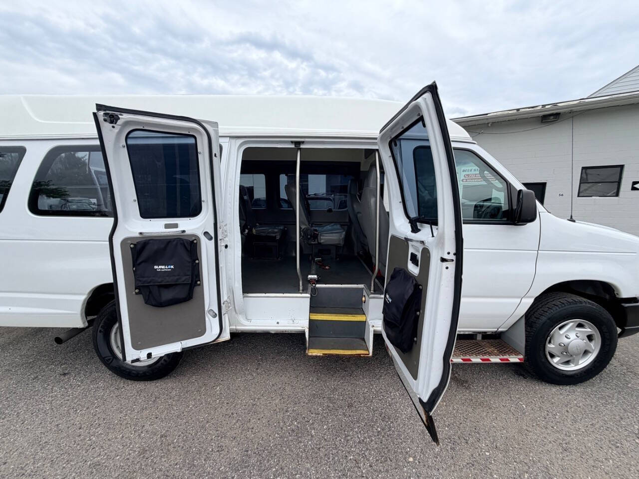 Used 2014 Ford E-350 - photo 39