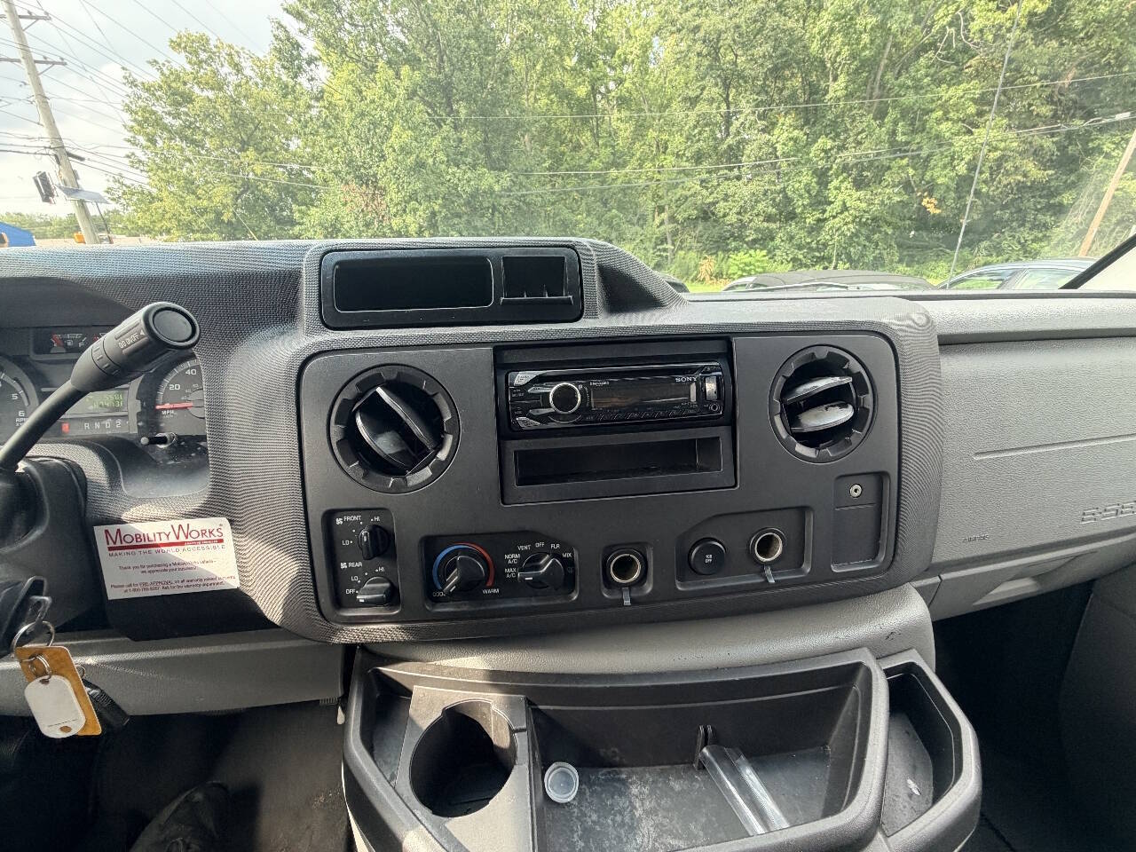 Used 2014 Ford E-350 - photo 8