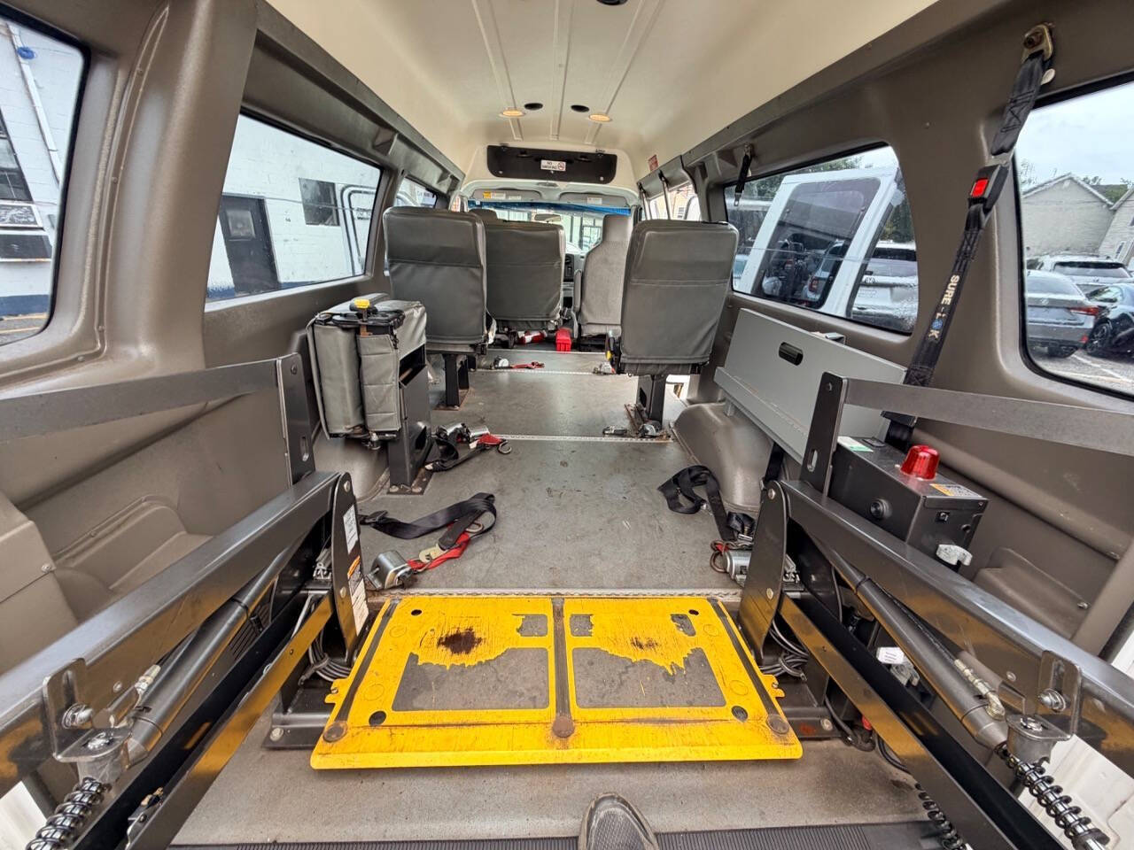 Used 2014 Ford E-350 - photo 50