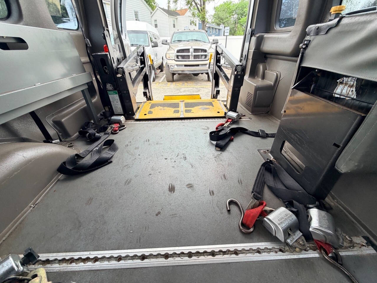 Used 2014 Ford E-350 - photo 69