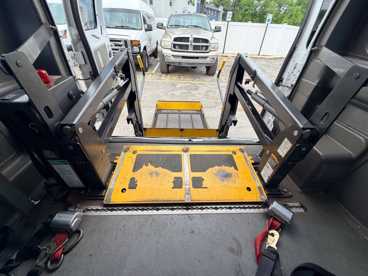 Used 2014 Ford E-350 - photo 70