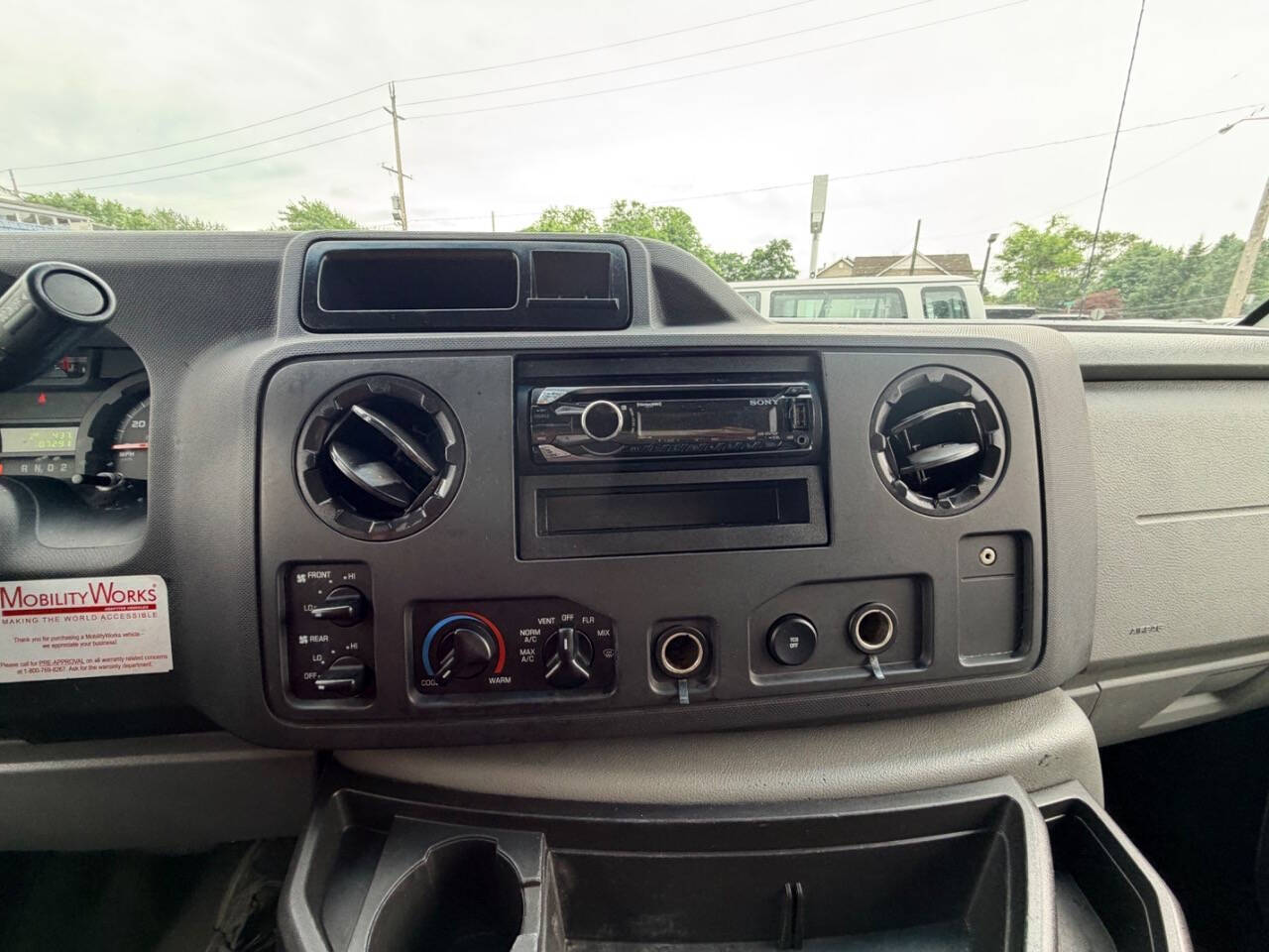 Used 2014 Ford E-350 - photo 73