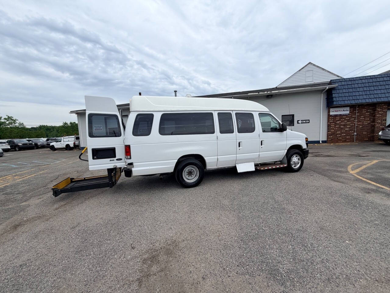 Used 2014 Ford E-350 - photo 12