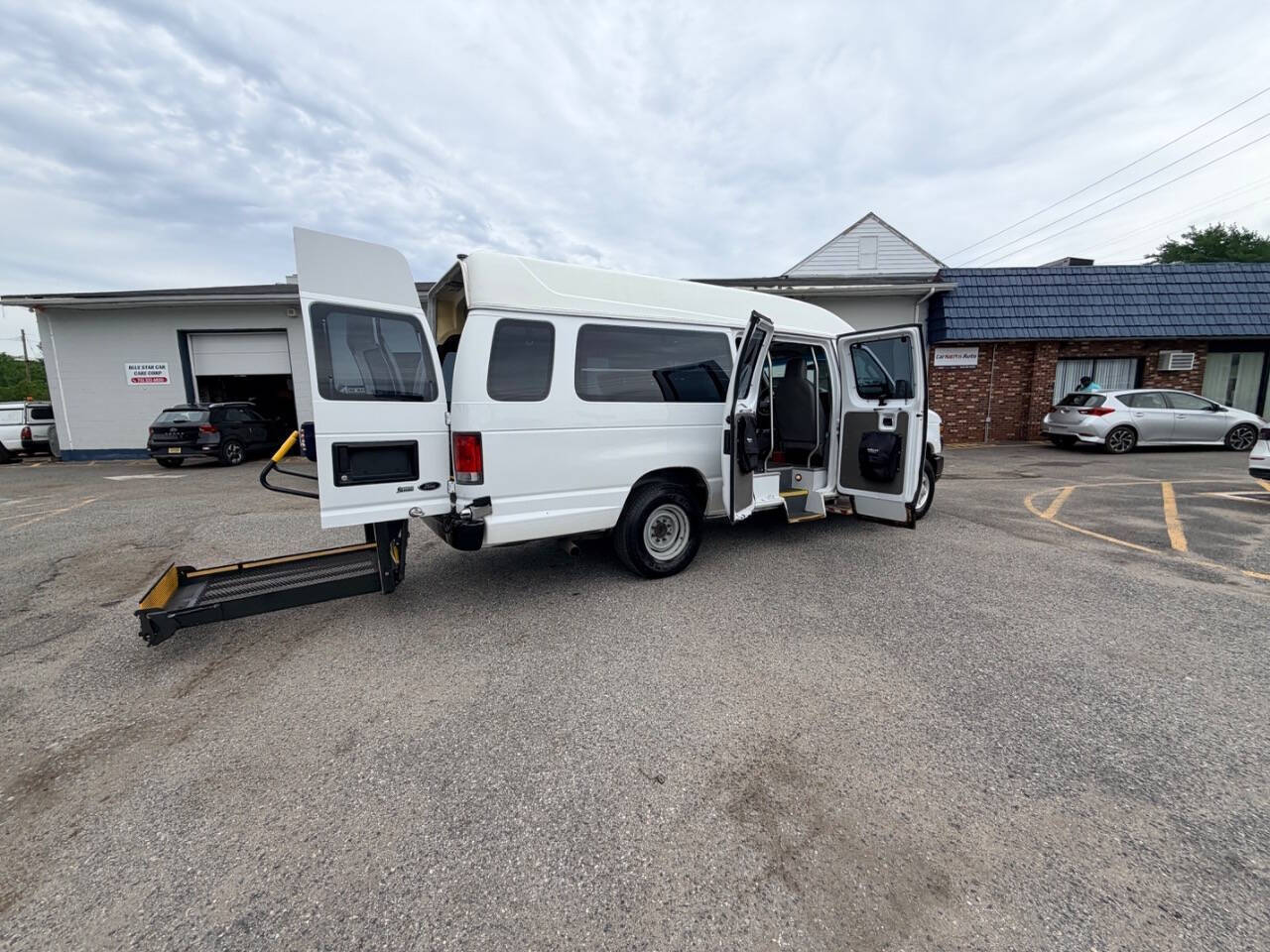 Used 2014 Ford E-350 - photo 5