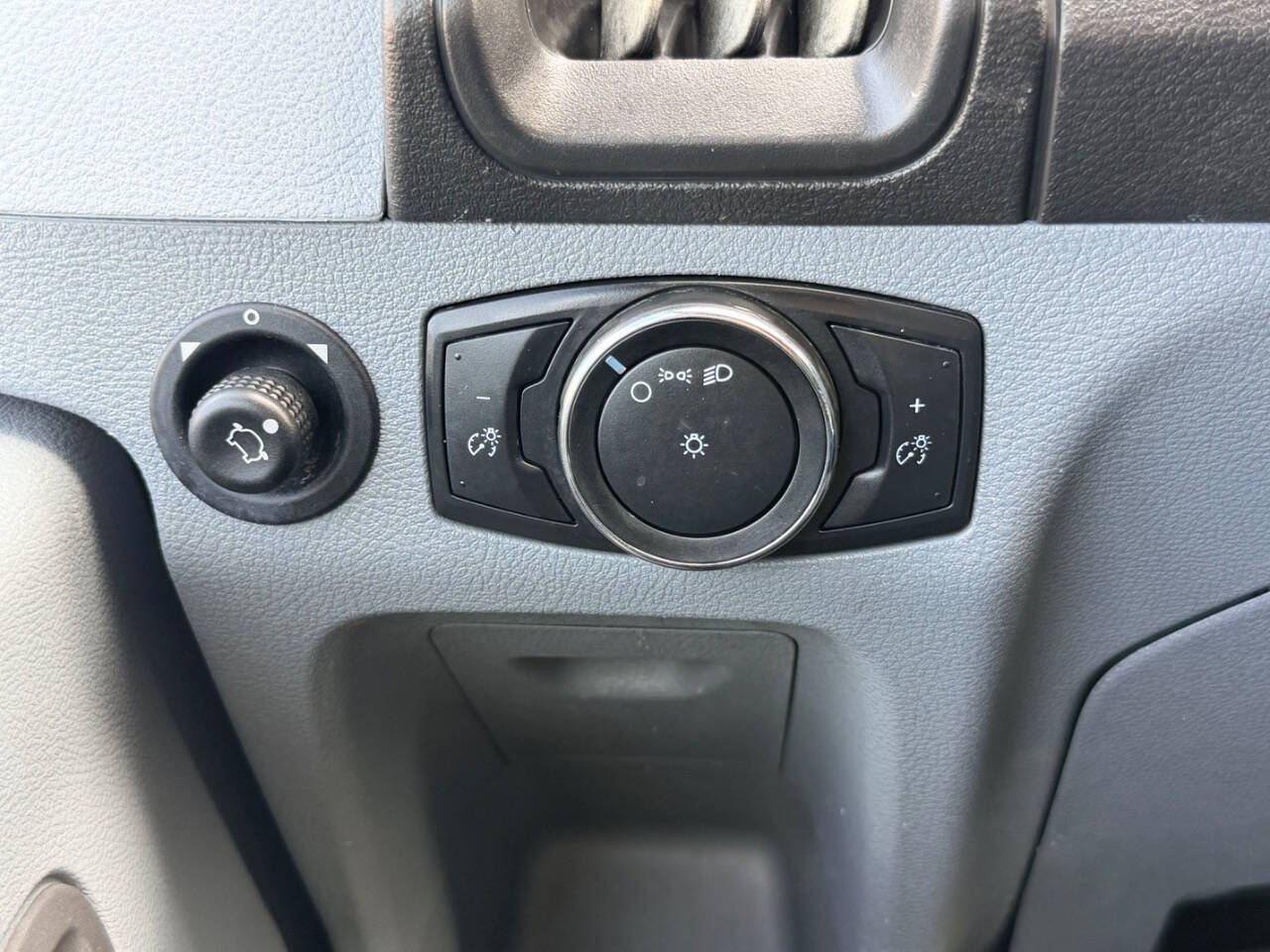 Used 2017 Ford Transit 250 - photo 11