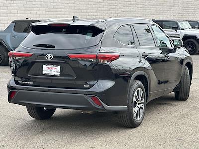 Used 2022 Toyota Highlander XLE for sale #15554P - photo 2