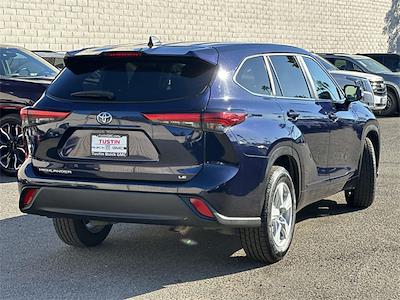 Used 2023 Toyota Highlander LE for sale #15733R - photo 2