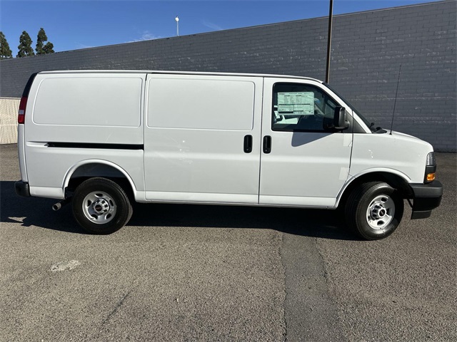 New 2026 GMC Savana 2500 - photo 6