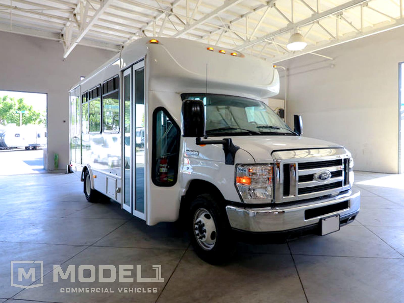 Used 2017 Ford E-450 Shuttle Bus - photo 1