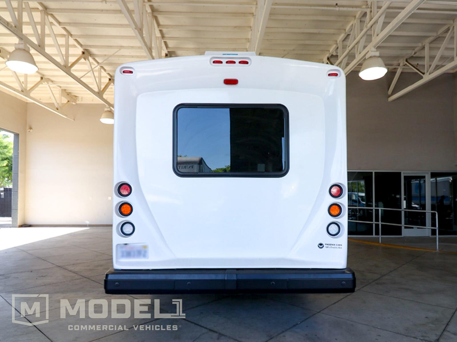 Used 2017 Ford E-450 - photo 8