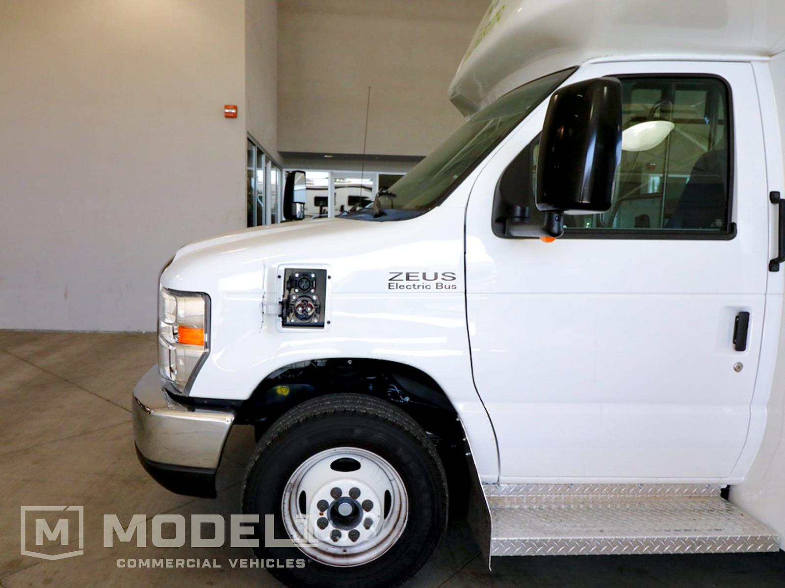Used 2017 Ford E-450 - photo 13