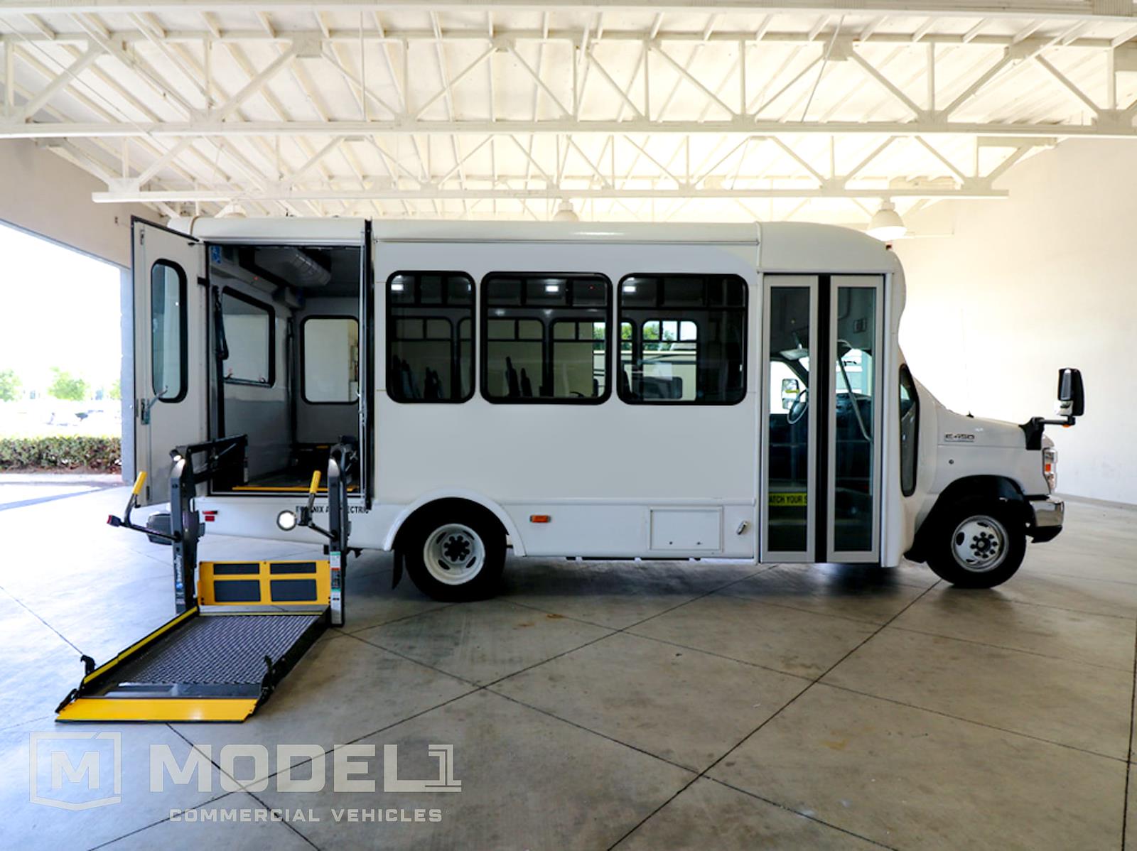 Used 2017 Ford E-450 - photo 15