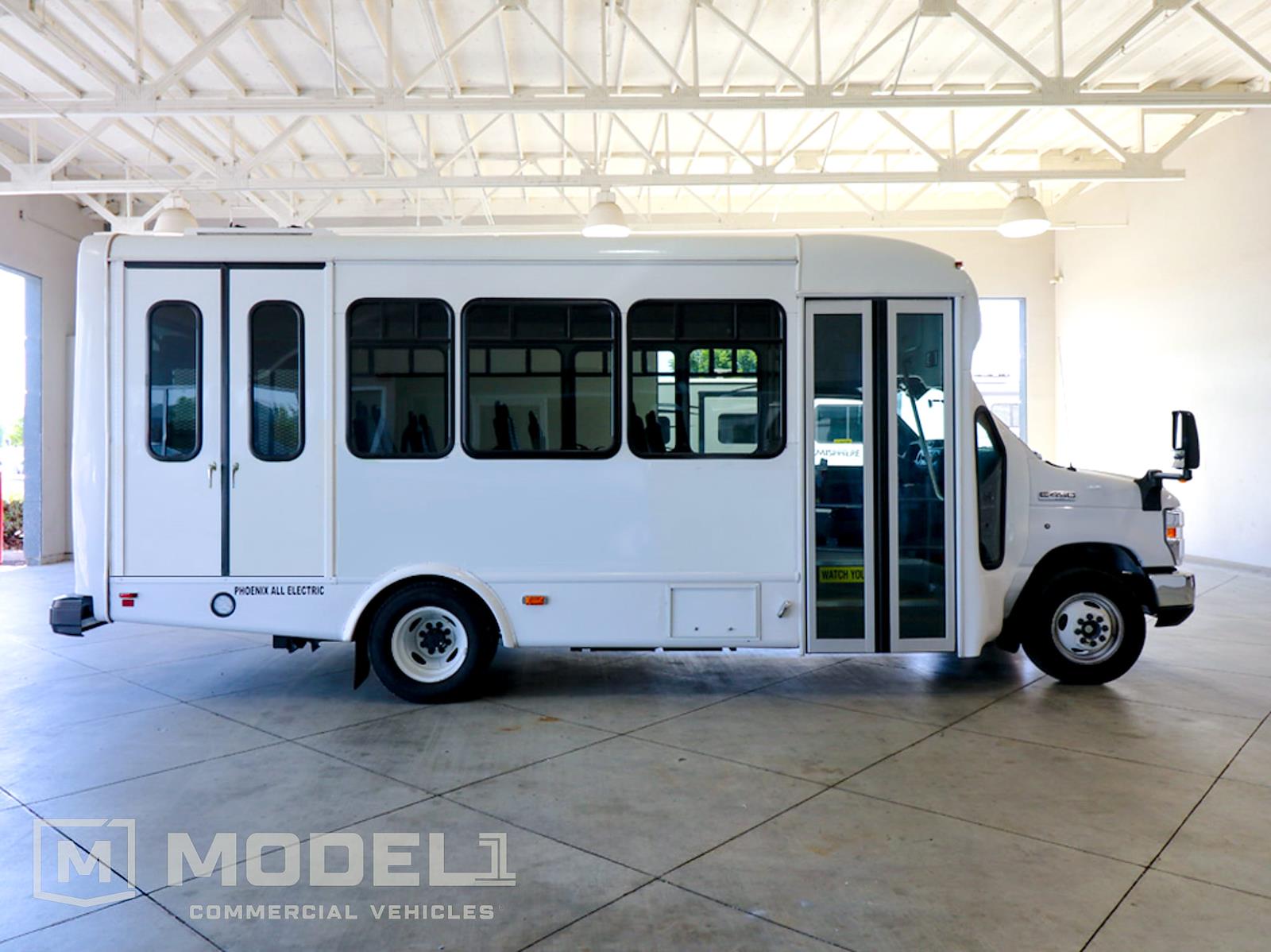 Used 2017 Ford E-450 - photo 7