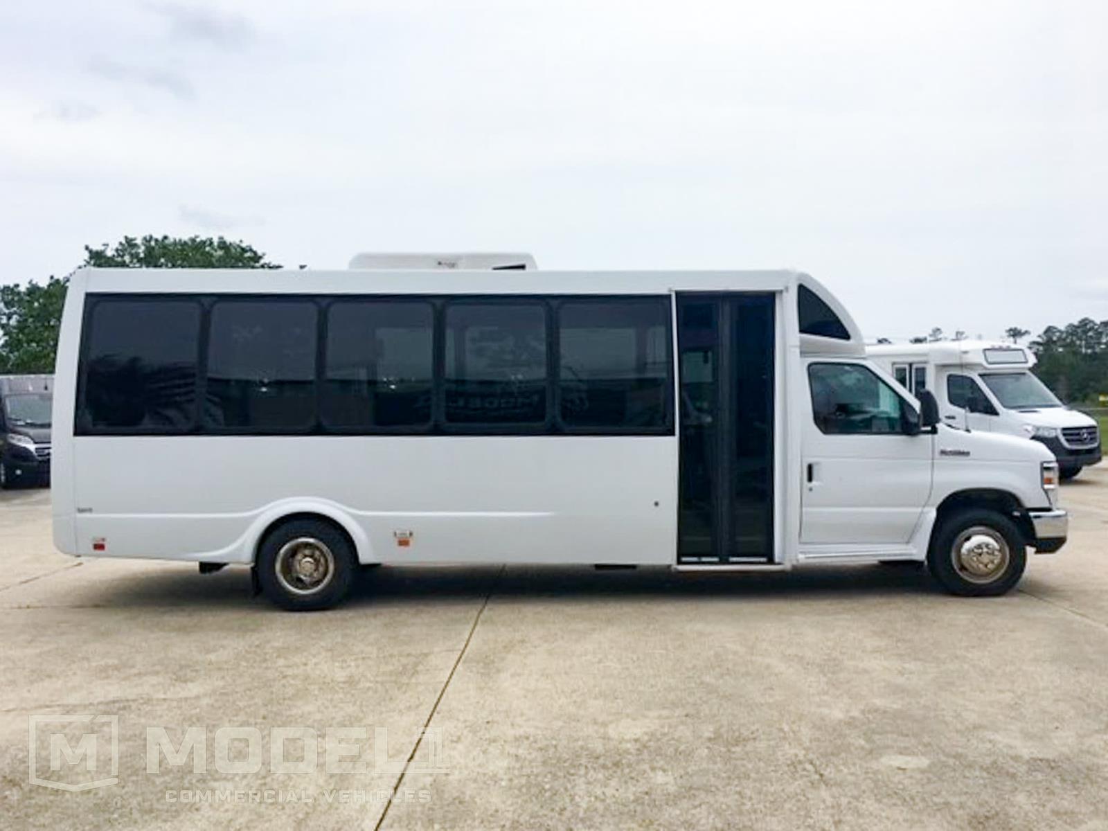 Used 2017 Ford E-450 - photo 8