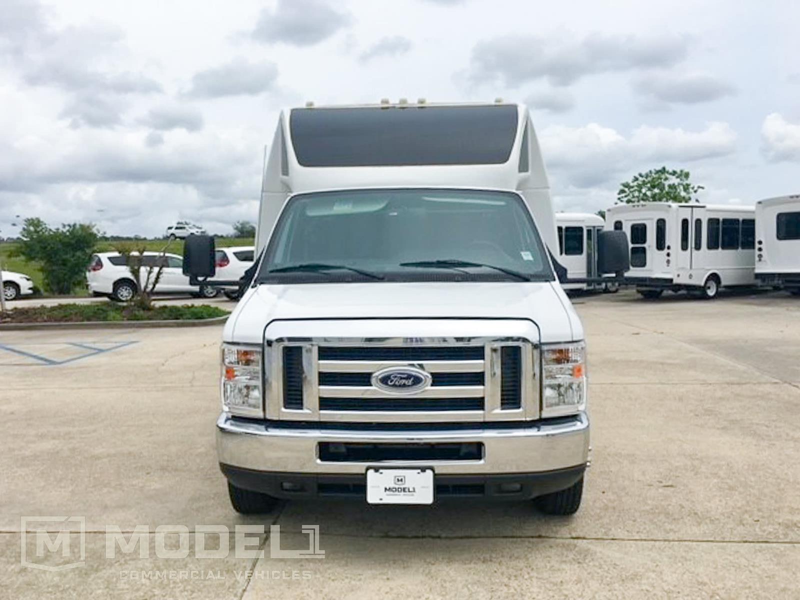 Used 2017 Ford E-450 - photo 18