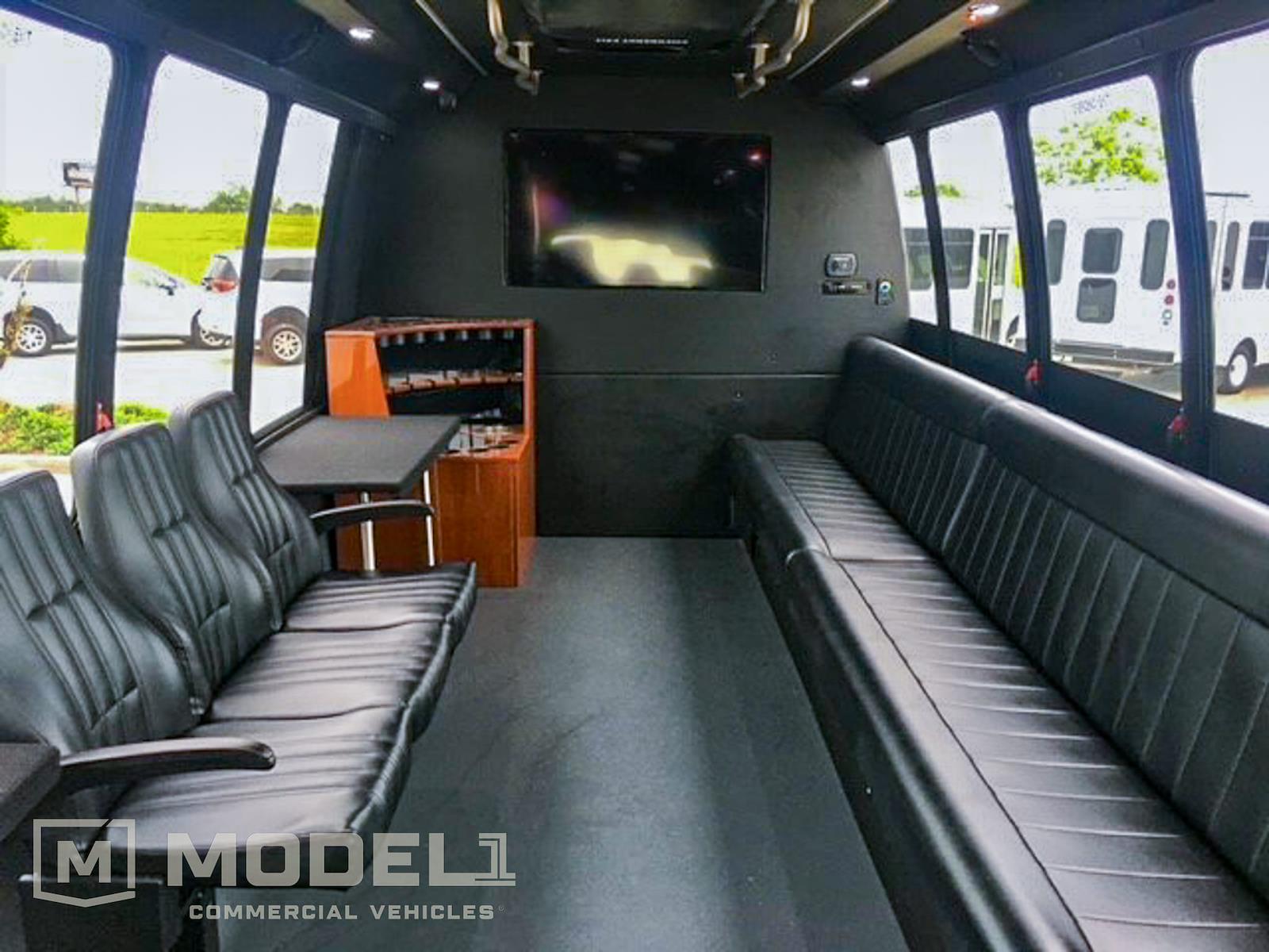 Used 2017 Ford E-450 - photo 6