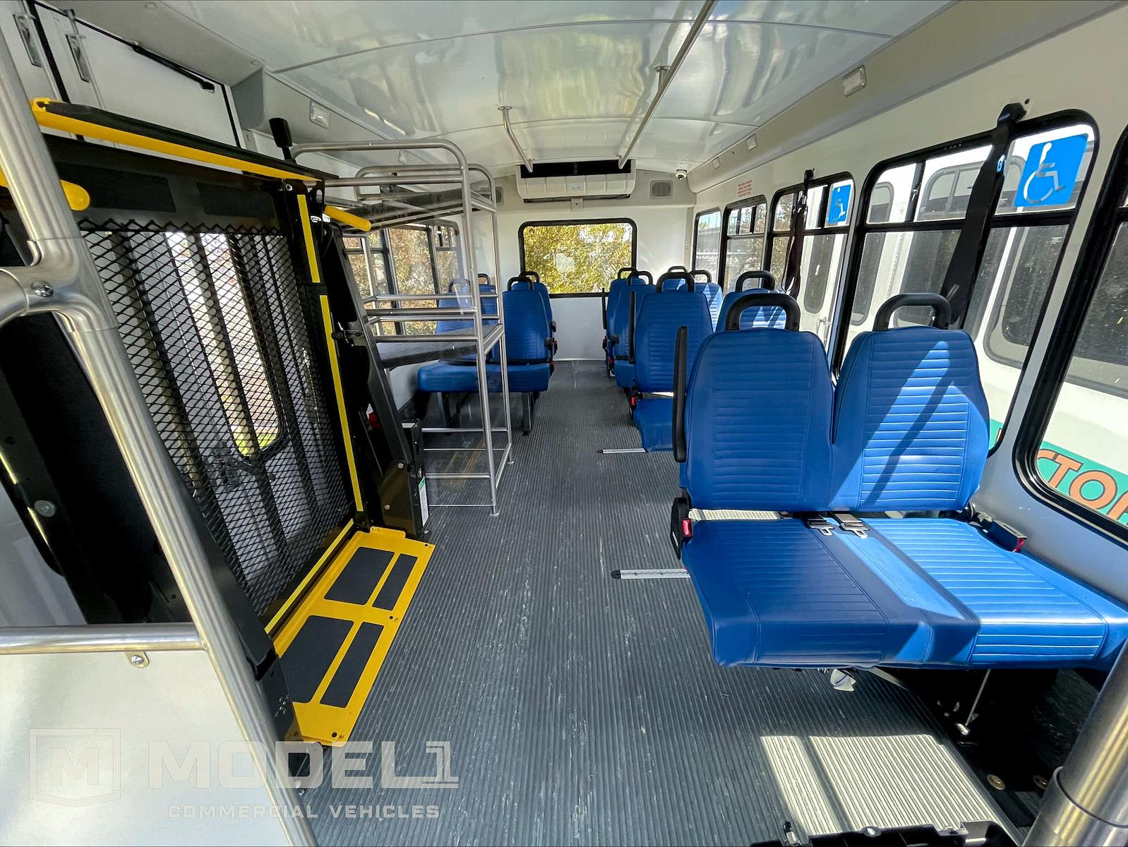 New 2019 Ford E-450 - photo 2
