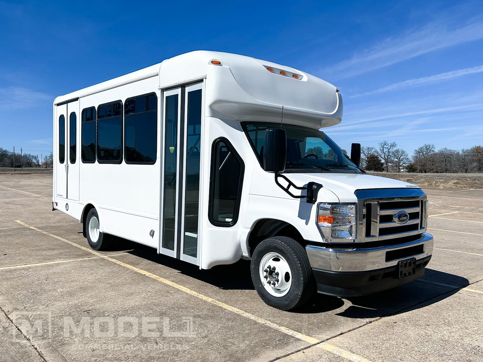 Used 2017 Ford E-350 - photo 1