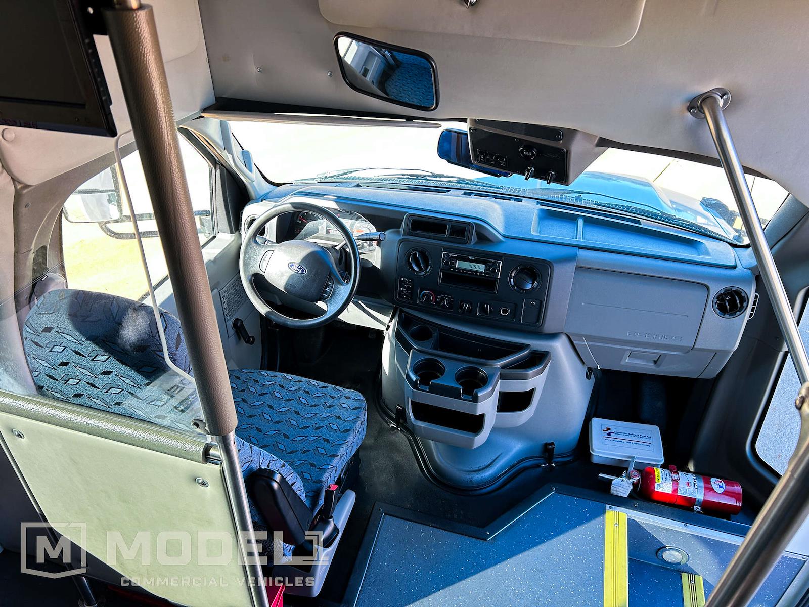 Used 2019 Ford E-450 - photo 5