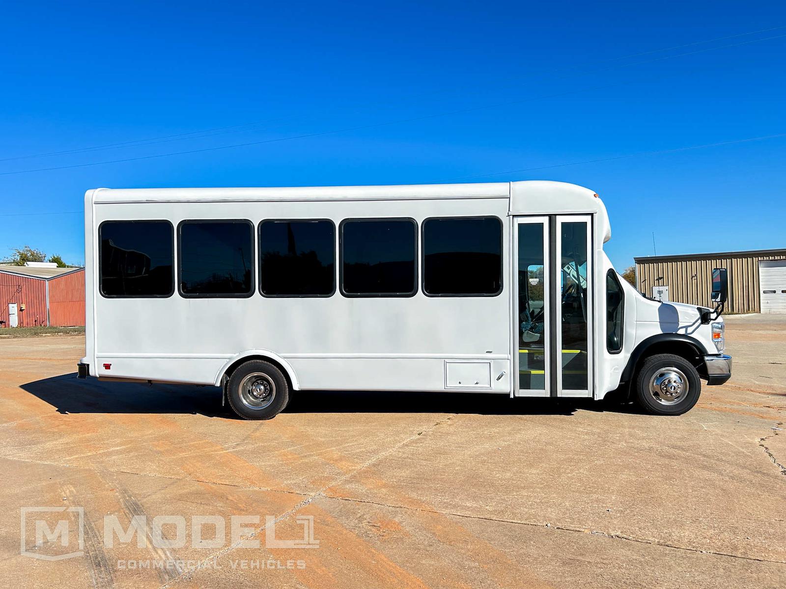 Used 2019 Ford E-450 - photo 2