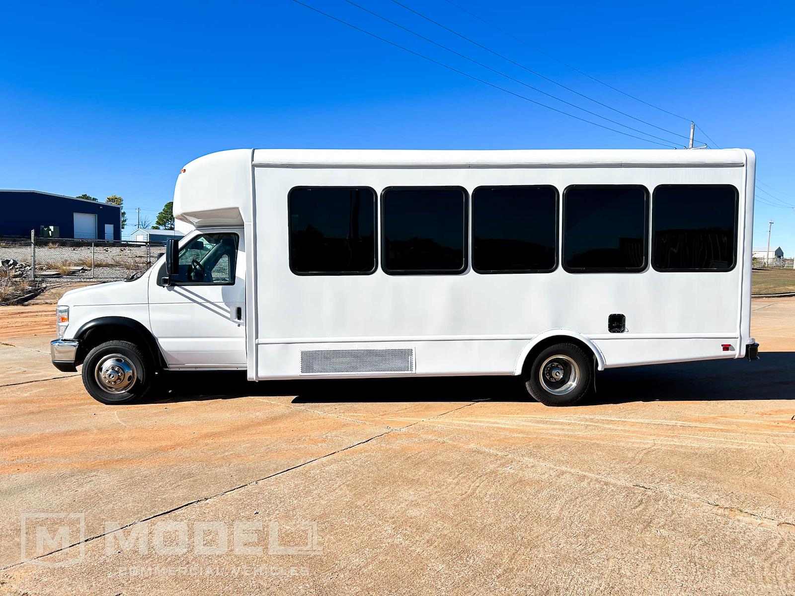 Used 2019 Ford E-450 - photo 8