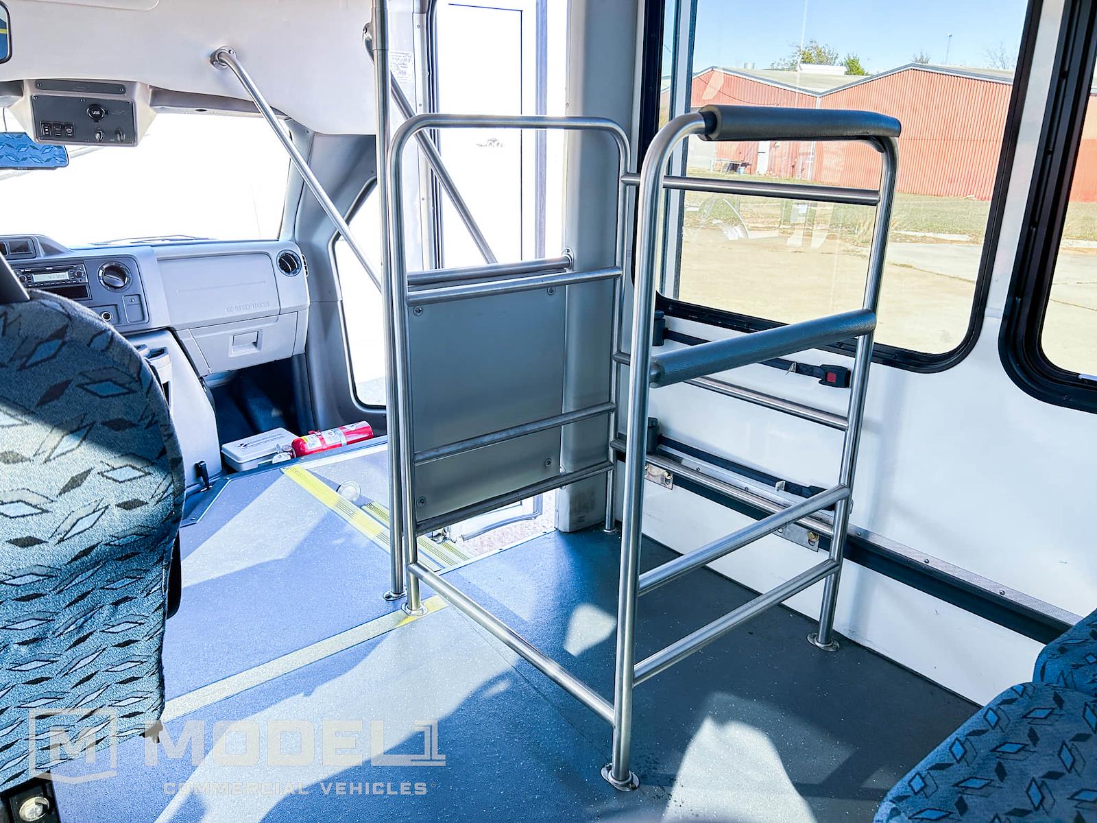 Used 2019 Ford E-450 - photo 12