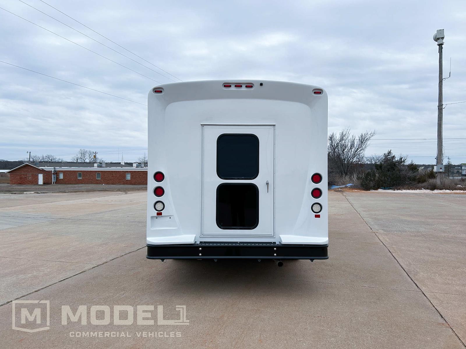 Used 2019 Ford E-450 - photo 9