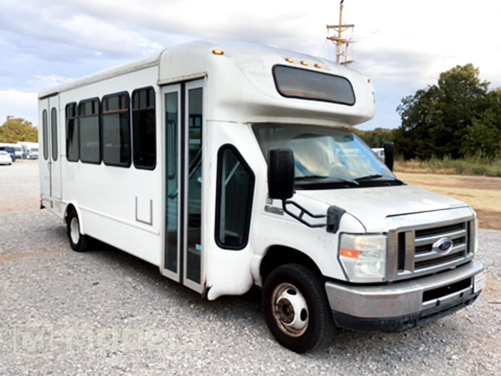 Used 2014 Ford E-450 - photo 1