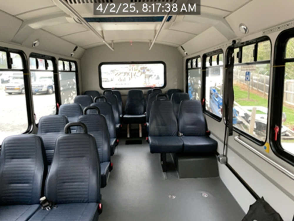 Used 2017 Chevrolet Express 4500 - photo 2