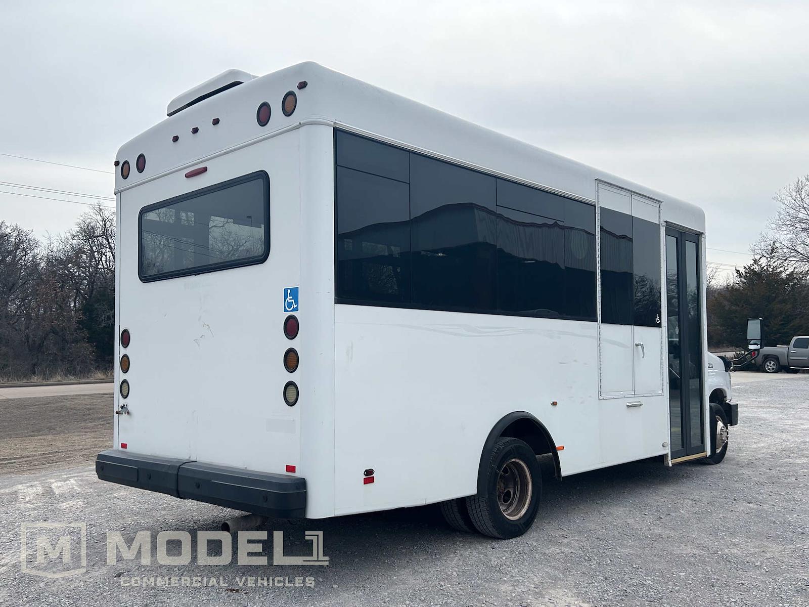 Used 2015 Ford E-450 - photo 2