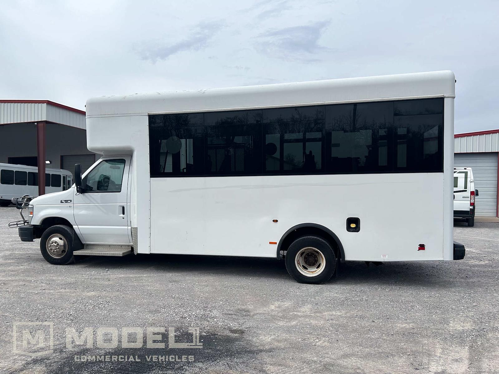 Used 2015 Ford E-450 - photo 9