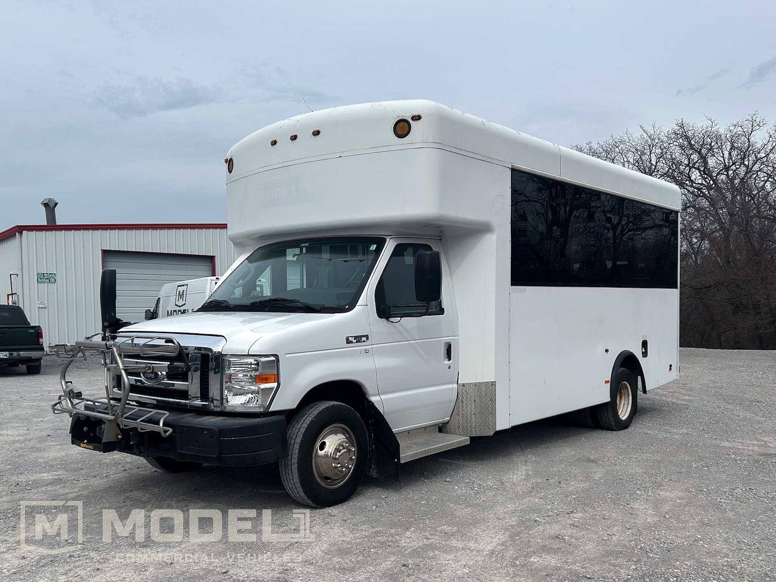 Used 2015 Ford E-450 - photo 10