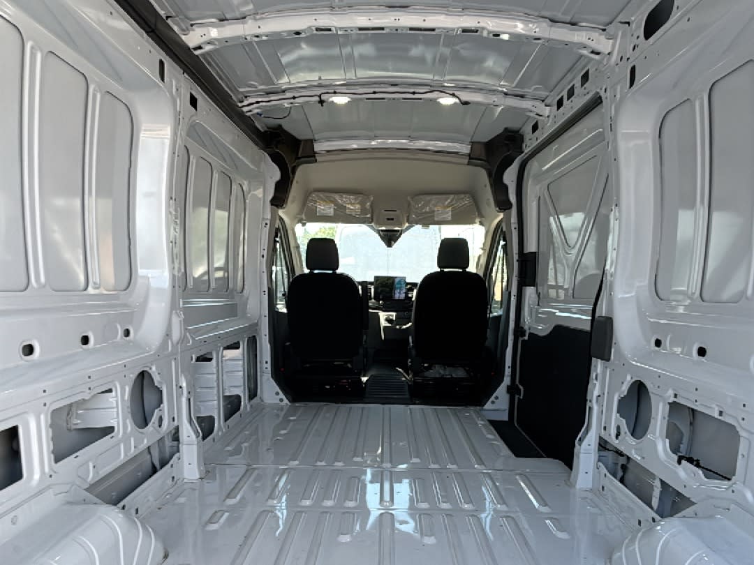 Used 2023 Ford E-Transit 350 - photo 2