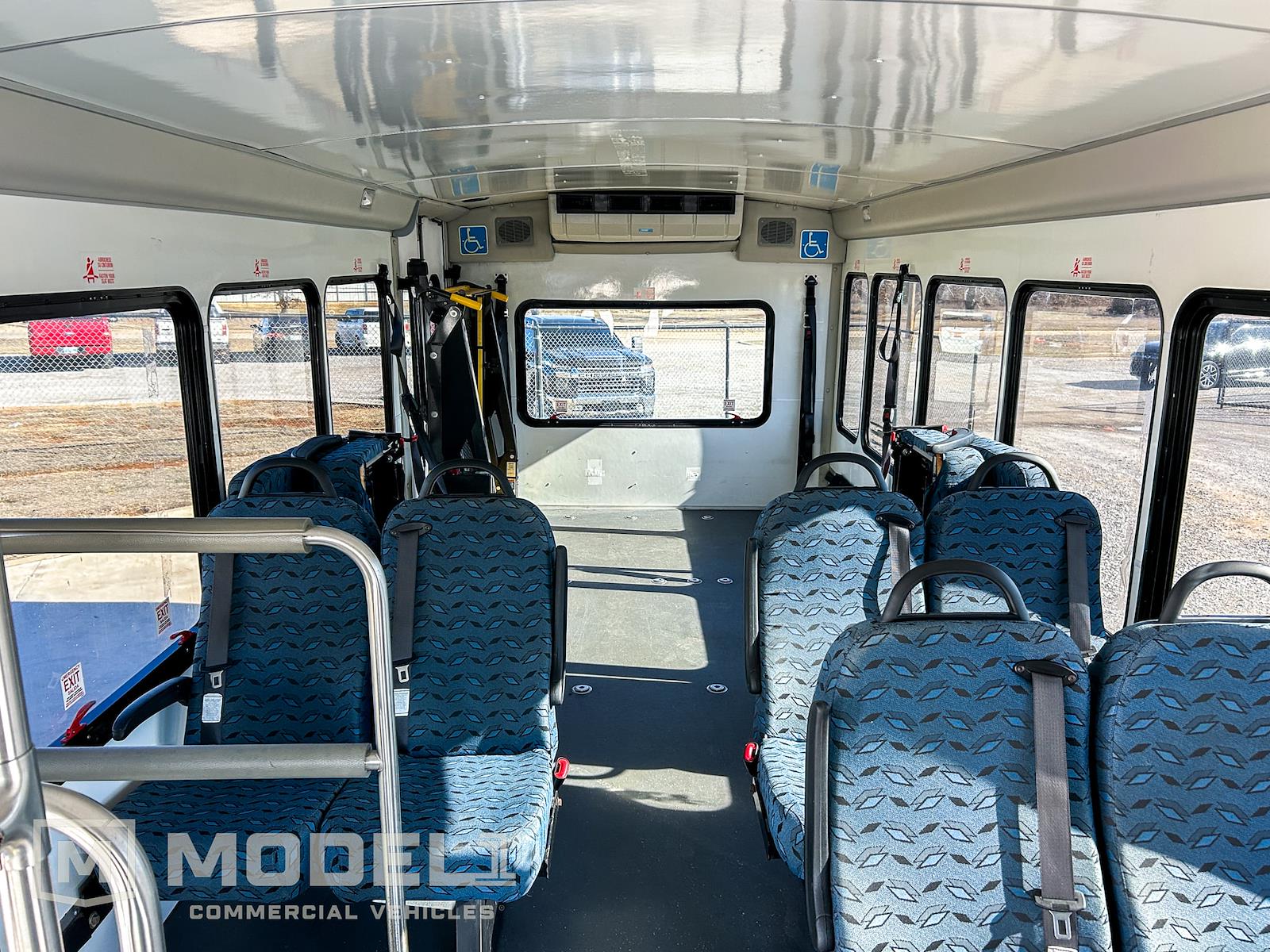 Used 2018 Ford E-450 - photo 5