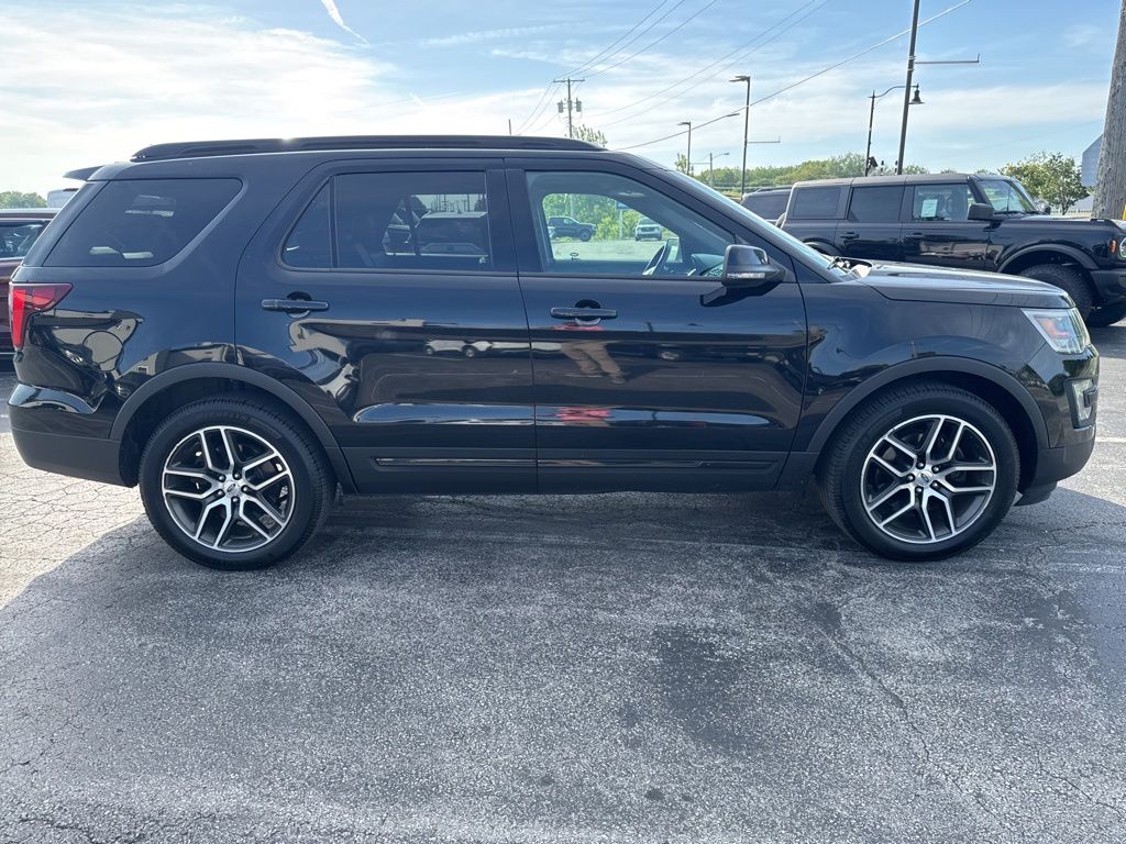 Used 2016 Ford Explorer - photo 2