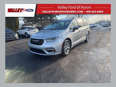 Used 2023 Chrysler Pacifica Limited Minivan for sale #931818 - photo 1