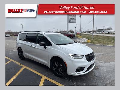 Used 2025 Chrysler Pacifica Limited Minivan for sale #X10364 - photo 1