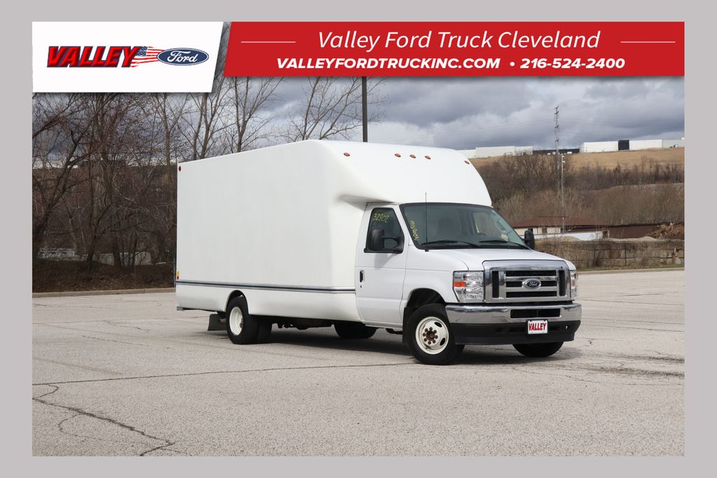 Used 2025 Ford E-450 - photo 1