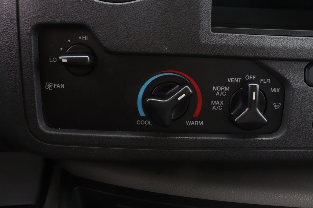 Used 2025 Ford E-450 - photo 17