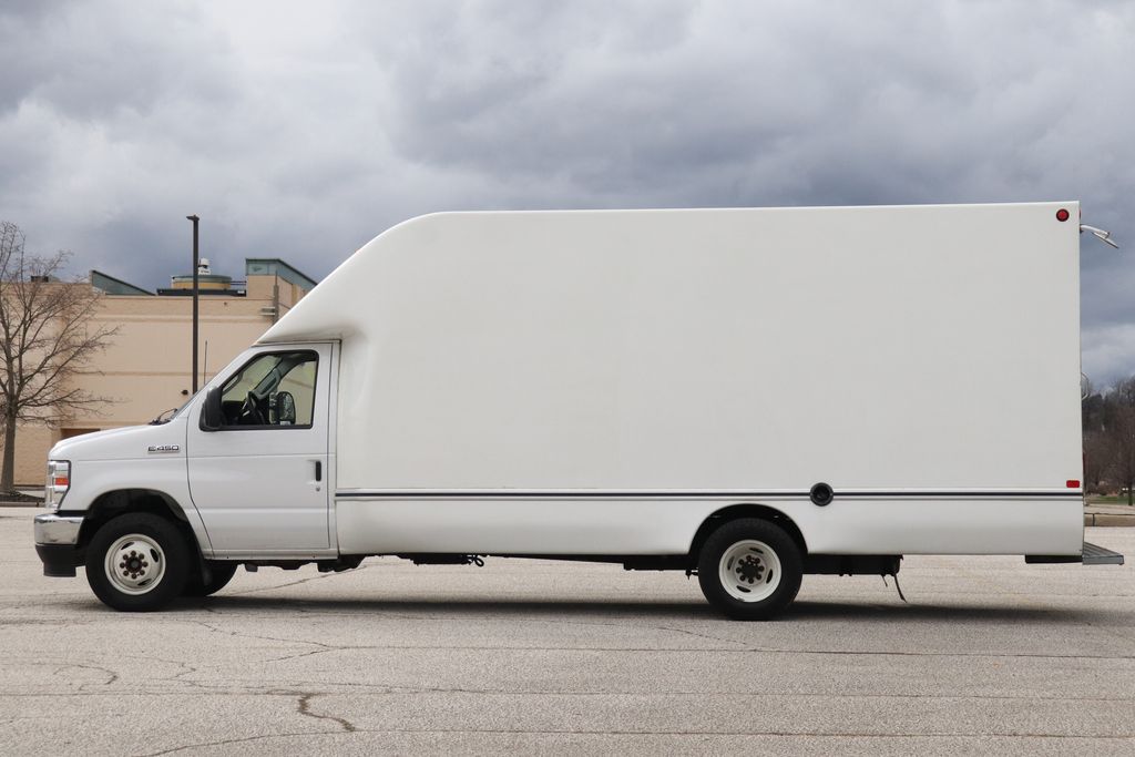 Used 2025 Ford E-450 - photo 8