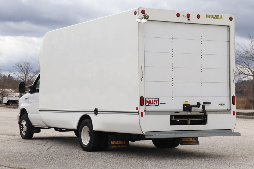 Used 2025 Ford E-450 - photo 9